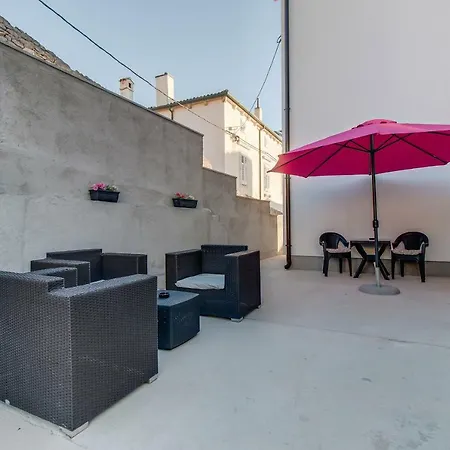 Leon & Rent A Quad Апартаменты Мали-Лошинь